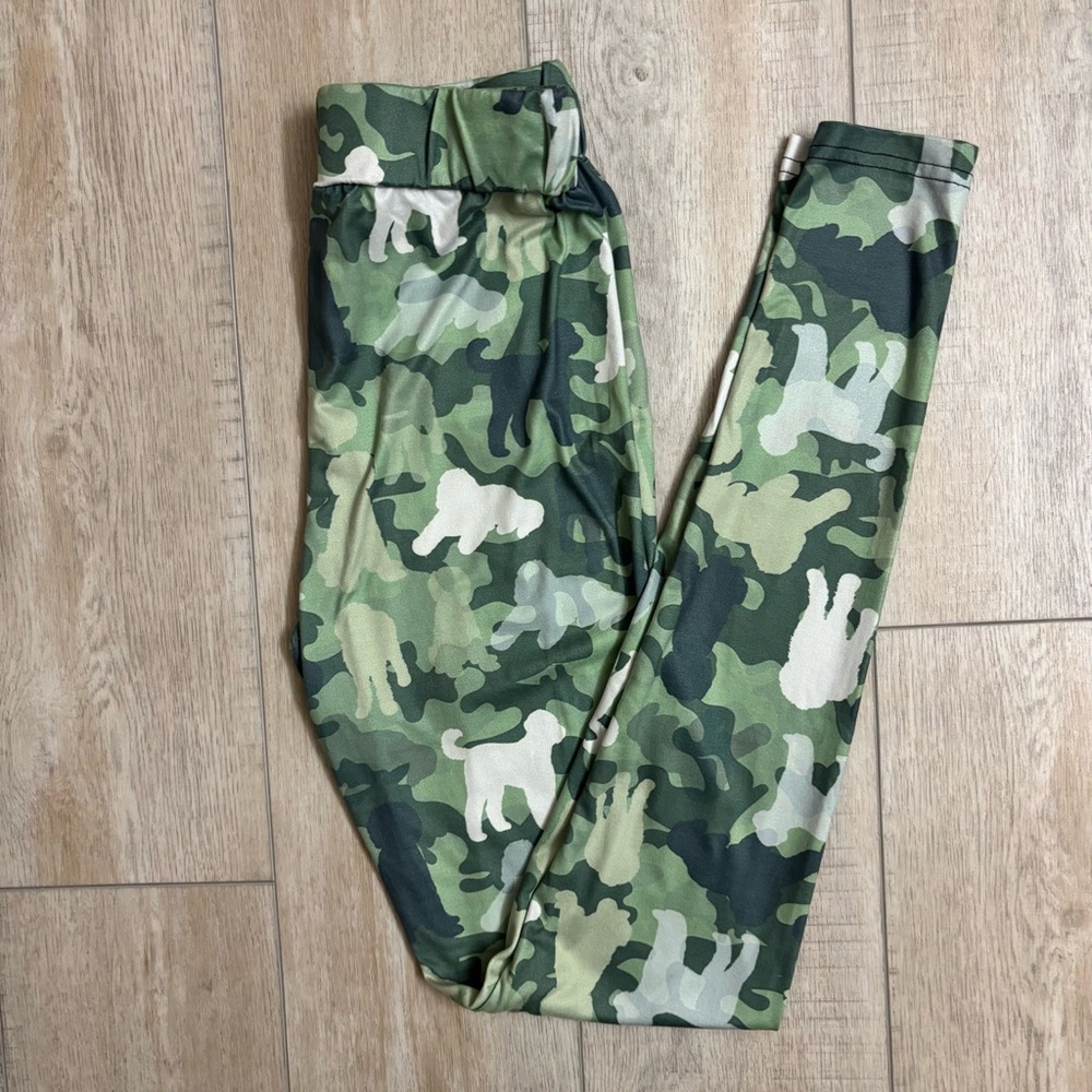 Goldendoodle Camo print leggings Size Small , Green
